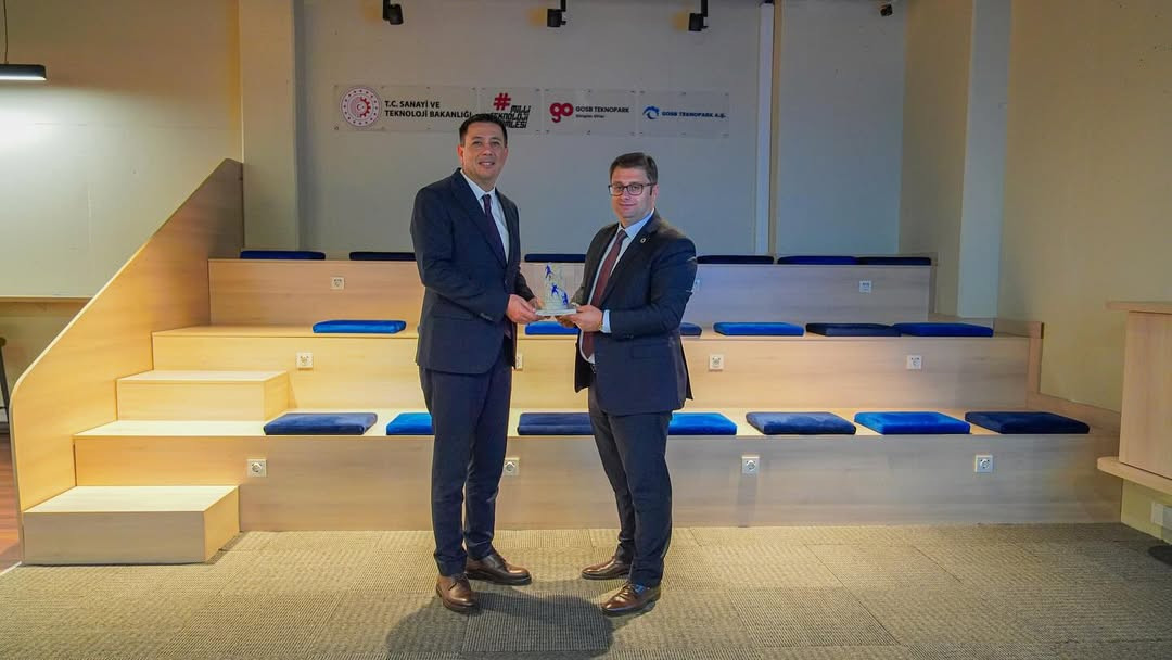 Genel Müdürümüz Prof. Dr. Abdurrahman Akyol, GOSB Teknopark Genel Müdürü Prof. Dr. Murat Çemberci’yi makamında ziyaret etti.